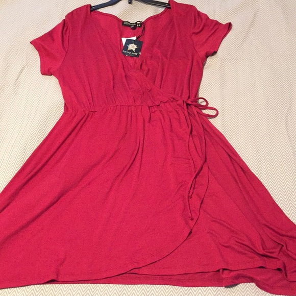 NWT. Living Doll short red wrap dress. Size 1x. - Picture 2 of 5